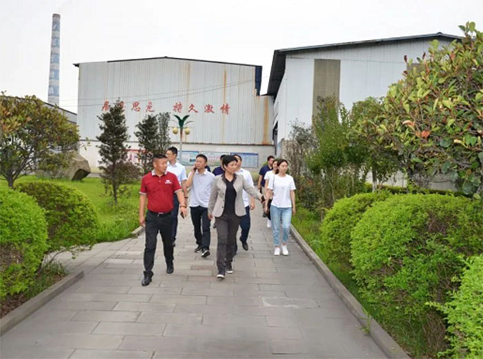 贵州省习水县经开区领导莅临十博体育官方网站玻璃考察