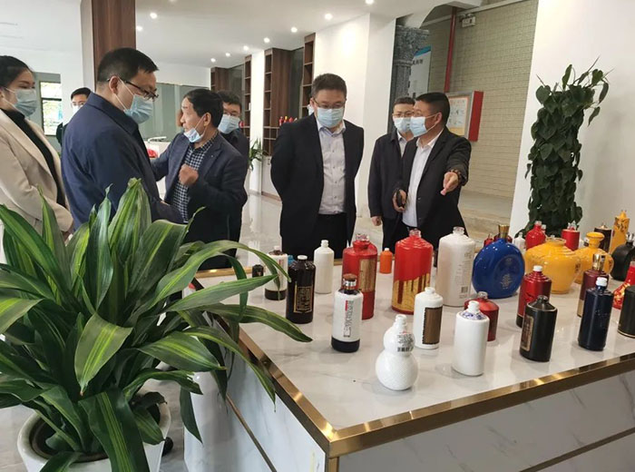 茅台集团党委委员、副总经理吴浩军及播州区委书记陈松等领导一行莅临首创公司参观指导工作