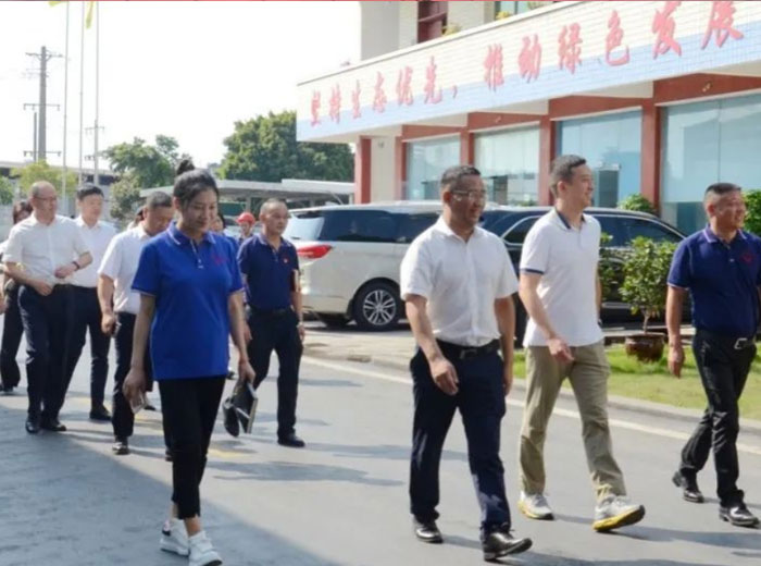 战略联合 再攀阶梯｜郎酒股份走进十博体育官方网站集团
